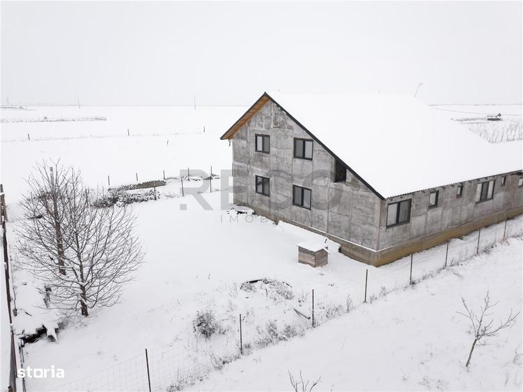 Casă cu 4 camere cu Teren 1000 Mp în Livada de Bihor