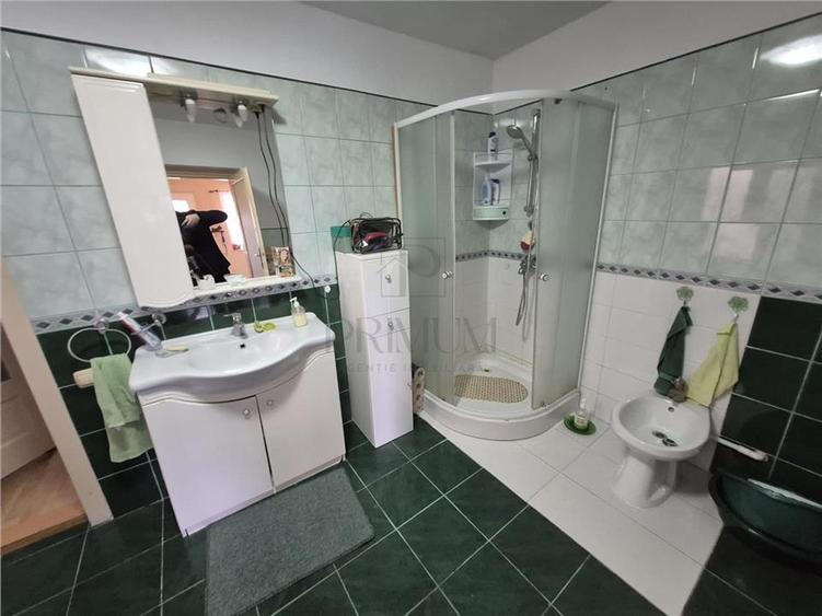 Casă individuală cu 6 camere cu Canalizare în Aeroport