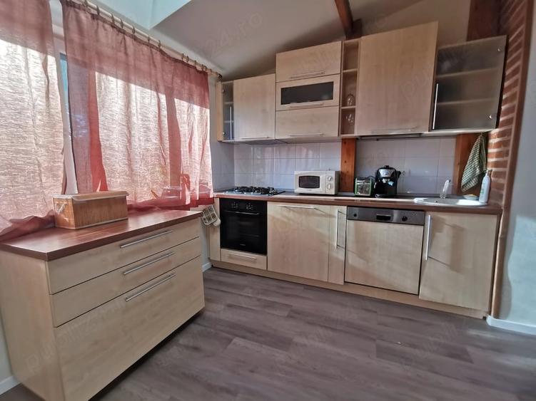Apartament cu 4 camere decomandat în Complex Studențesc