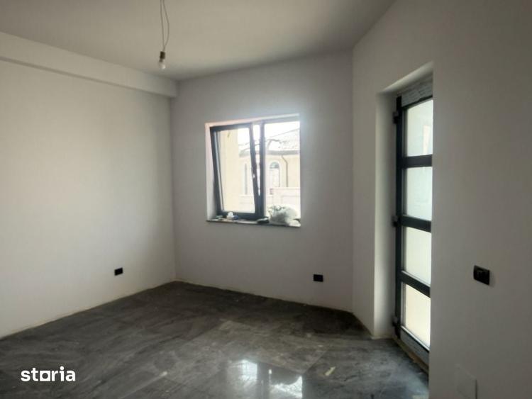 Casă cu 4 camere cu Teren 300 Mp în Plaiul Vulcanești