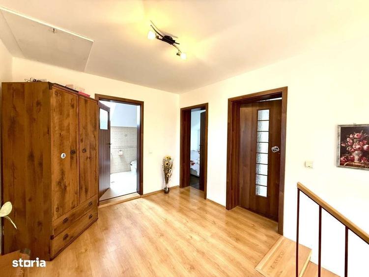 Casă cu 4 camere în Stana