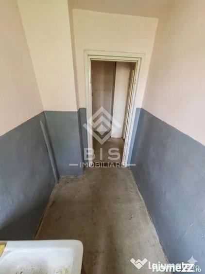 Apartament cu 3 camere semidecomandat în Decebal