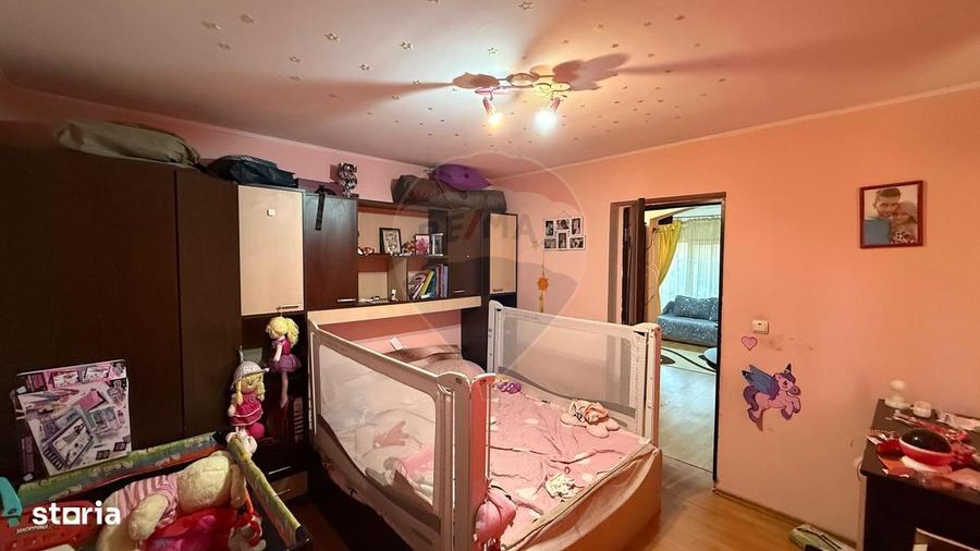 Casă cu 4 camere în Mândrești-Munteni