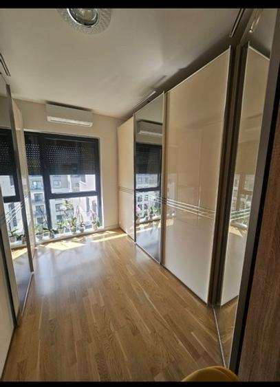 Apartament cu 3 camere decomandat, mobilat în P-ța Victoriei