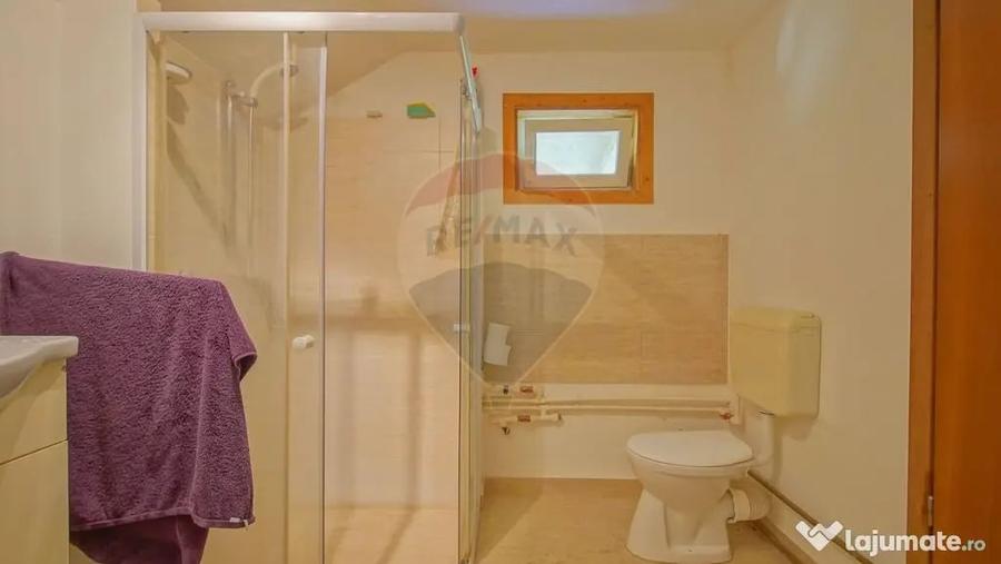 Casă cu 3 camere cu Teren 8100 Mp în Ucea