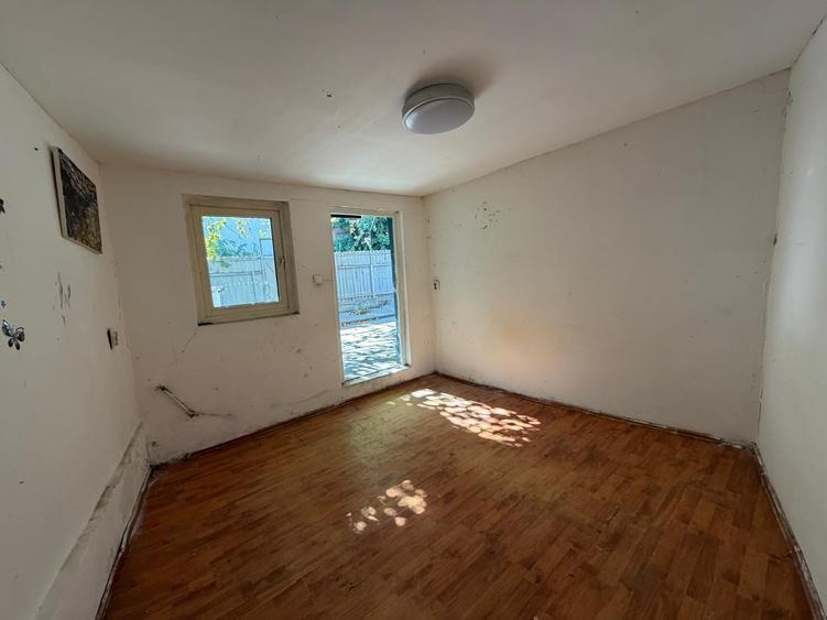 Apartament cu 3 camere semidecomandat în P-ța Unirii