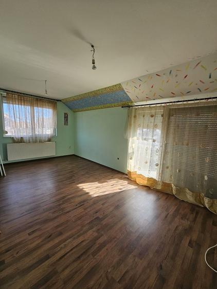 Casă individuală cu 5 camere cu Canalizare în Paleu