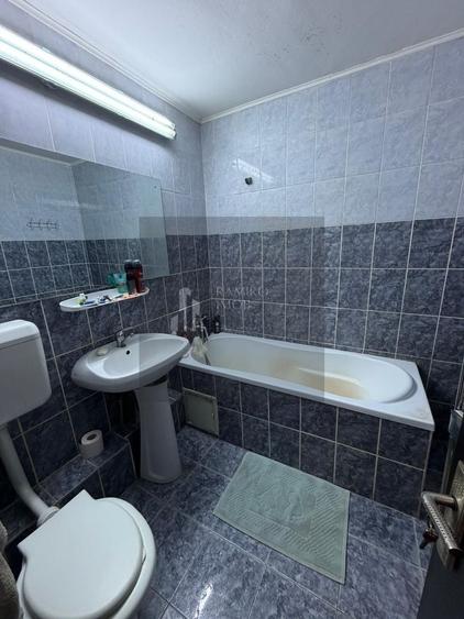 Apartament cu 3 camere decomandat, mobilat în Berceni