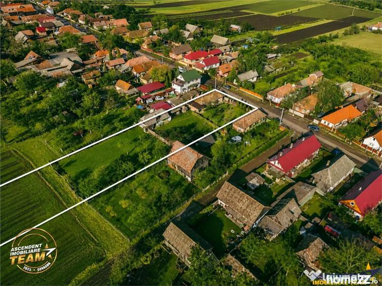 Casă cu 3 camere cu Teren 7608 Mp în Cernat