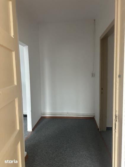 Casă cu 4 camere cu Teren 50 Mp în Central