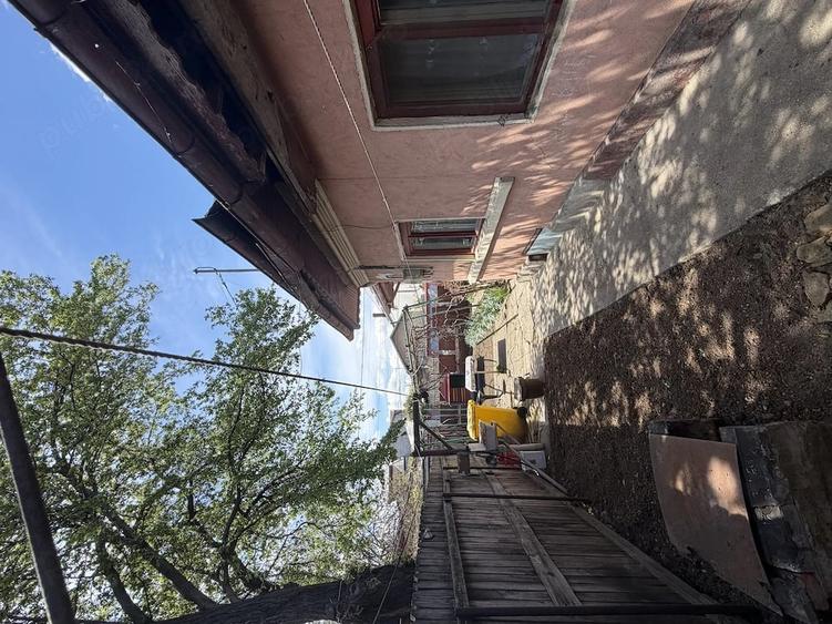 Casă cu Teren 300 Mp în Central