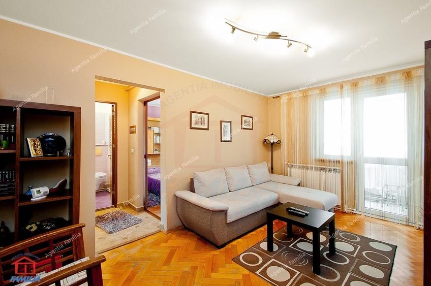 Apartament cu 4 camere semidecomandat, mobilat în Micro 20