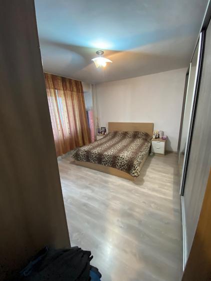 Apartament cu 4 camere semidecomandat, mobilat în Sebastian
