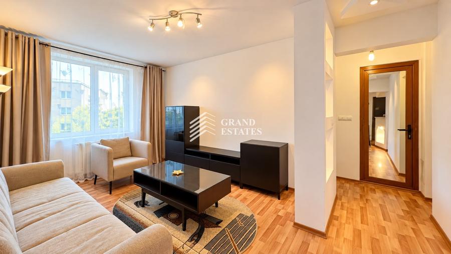 Apartament cu 3 camere decomandat, mobilat în Mihai Bravu