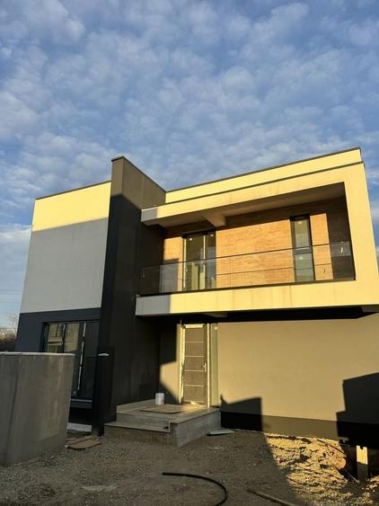 Casă cu 4 camere în Bariera Vâlcii