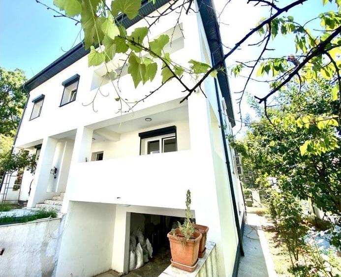 Casă cu 7 camere cu Teren 336 Mp în Nordului