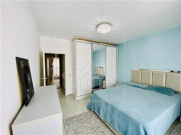 Apartament cu 3 camere decomandat în Exterior Sud