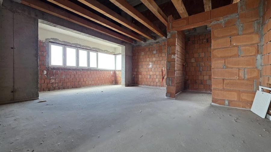 Apartament cu 6 camere decomandat în Banu Mărăcine