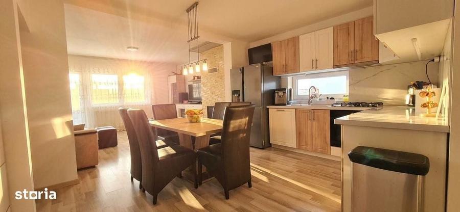 Casă cu 4 camere în Central
