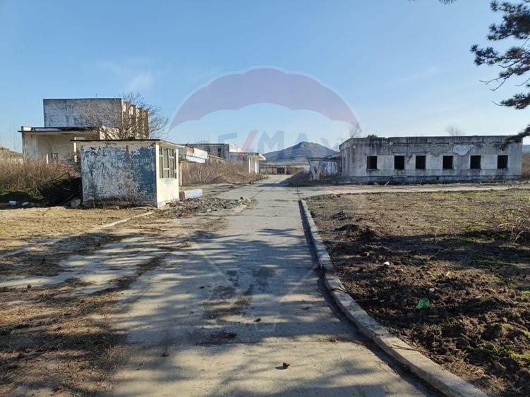 Spațiu industrial, de 5,000 mp, în Niculițel