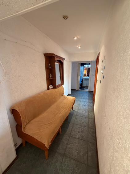 Apartament cu 3 camere decomandat în Girocului