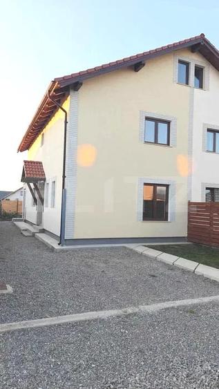 Duplex cu 4 camere cu Teren 250 Mp în Tărlungeni