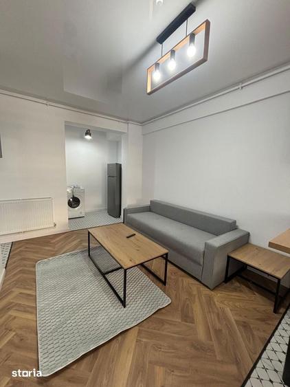 Apartament cu 2 camere decomandat, mobilat în Central