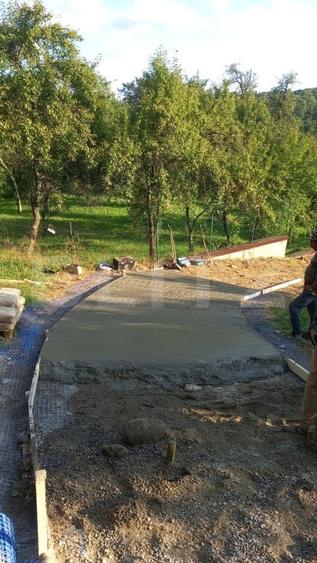 Casă individuală cu 6 camere cu Teren 3000 Mp în Runcu
