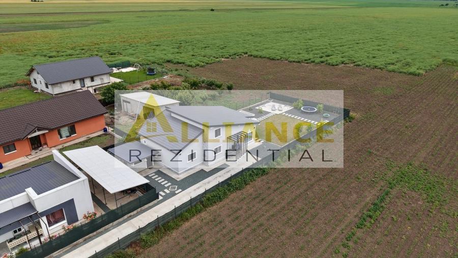 Casă individuală cu 4 camere cu Canalizare în Frumușani