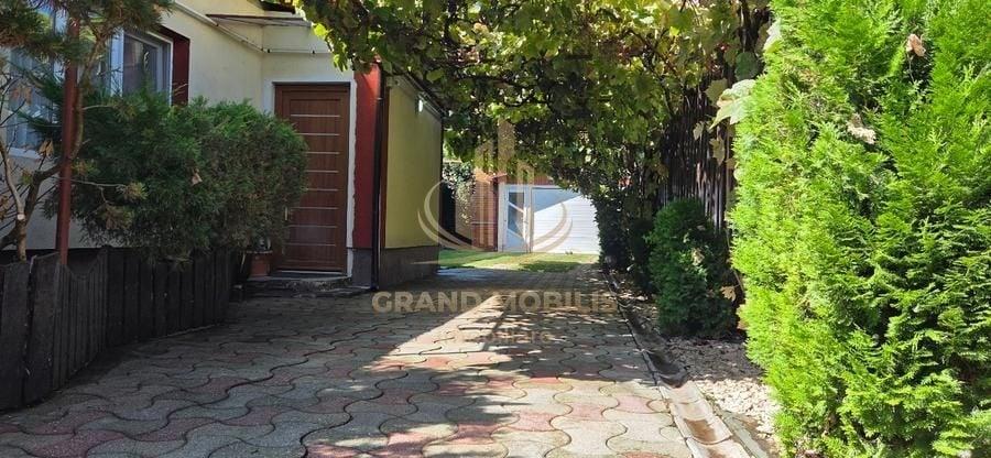 Casă individuală cu 4 camere cu Canalizare în Fratelia