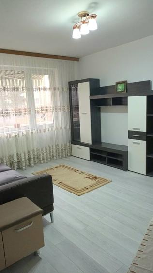 Apartament cu 2 camere semidecomandat, mobilat în Aleea Trandafirilor