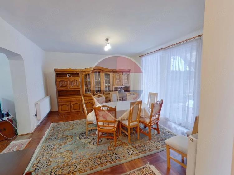 Casă cu 8 camere în Central