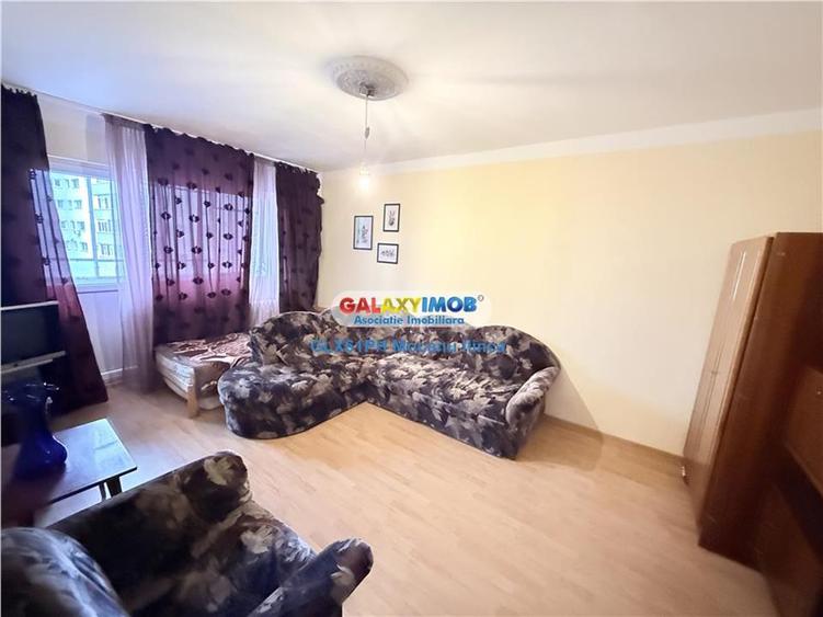 Apartament cu 4 camere decomandat, mobilat în Republicii