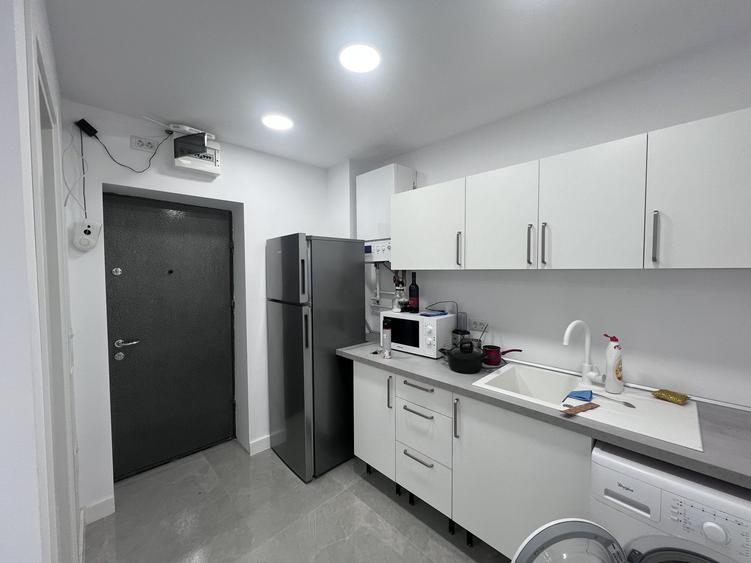 Apartament cu 2 camere semidecomandat, mobilat în Vitan Mall