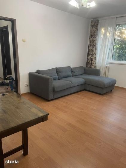 Apartament cu 3 camere semidecomandat, mobilat în Colentina