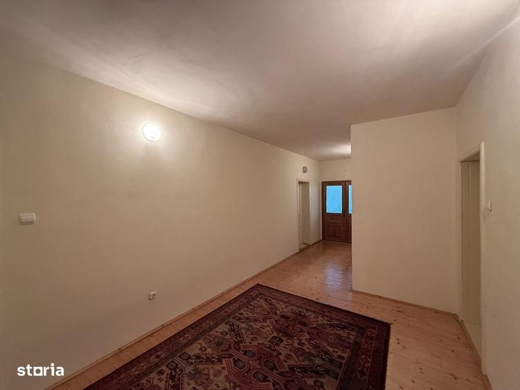 Casă cu 4 camere în Scărișoara