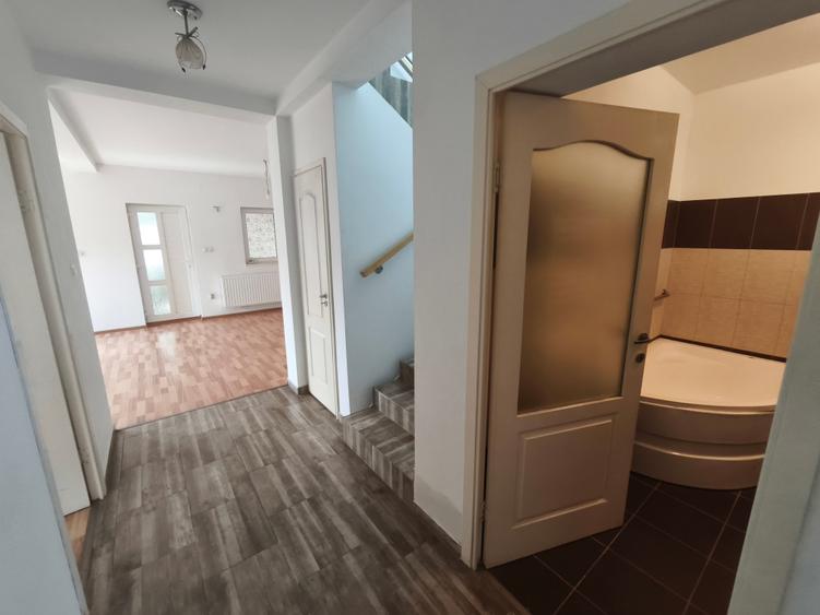Duplex cu 7 camere cu Canalizare în Chișoda