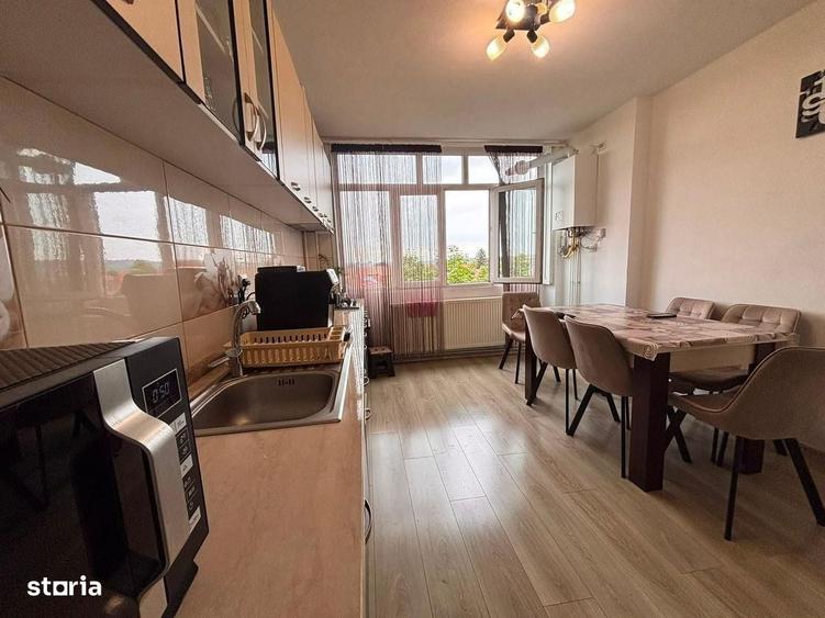 Apartament cu 3 camere decomandat în Trei Stejari