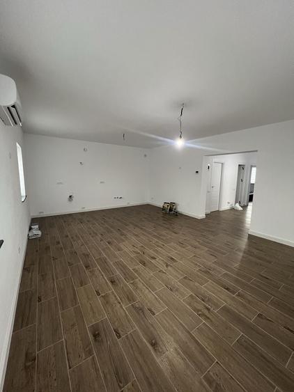 Casă cu 4 camere în Boșteni