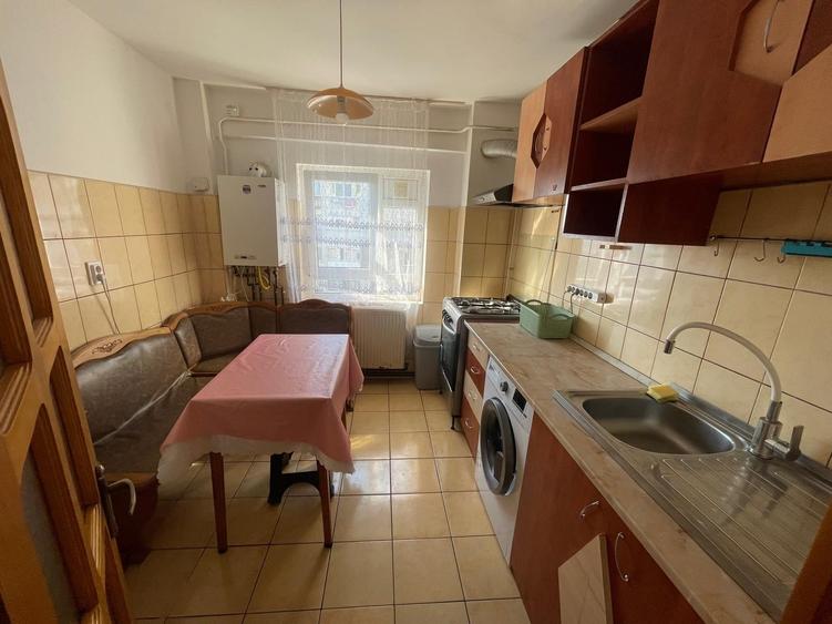 Apartament cu 3 camere decomandat, zona Mircea cel Batran - 7
