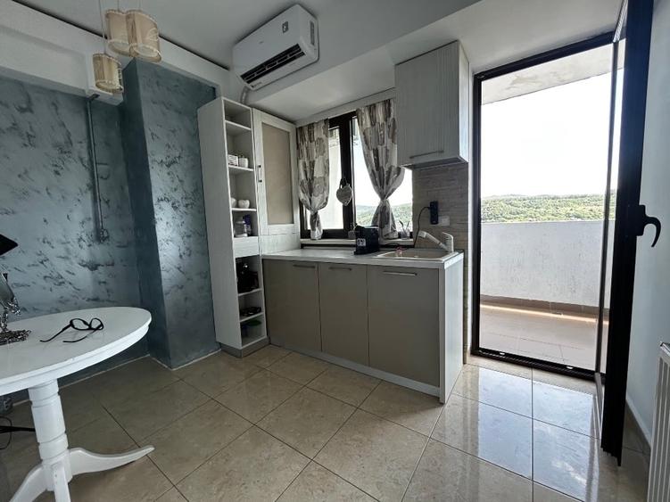 Apartament cu 3 camere decomandat, mobilat în Ostroveni