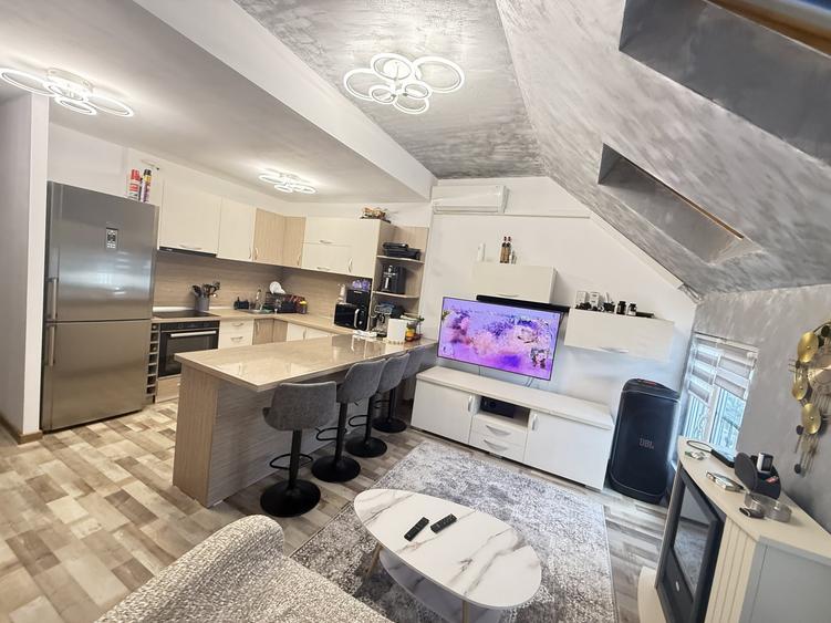 Apartament cu 3 camere semidecomandat, mobilat în Iris