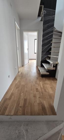 Casă individuală cu 5 camere cu Teren 227 Mp în Central