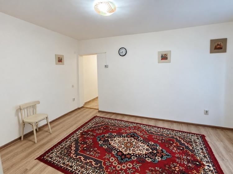 Apartament cu 2 camere semidecomandat, mobilat în Hotvon