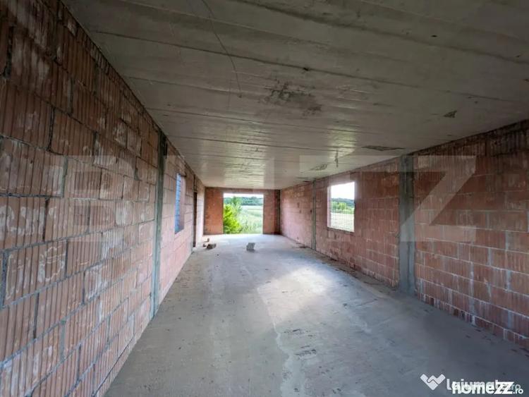 Casă cu 7 camere cu Teren 7500 Mp în Central