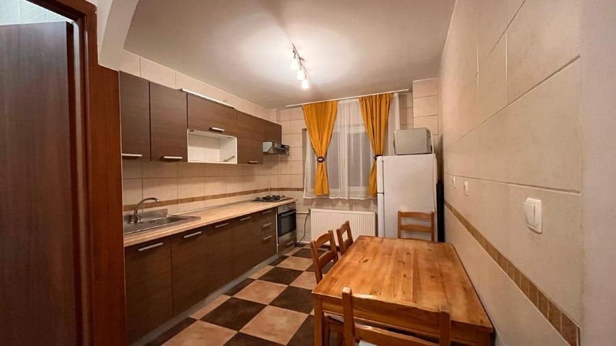Apartament cu 3 camere decomandat în Tineretului