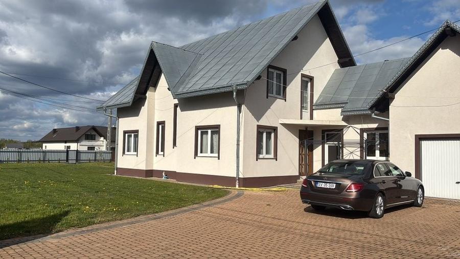 Casă cu 4 camere în Frătăuții Vechi