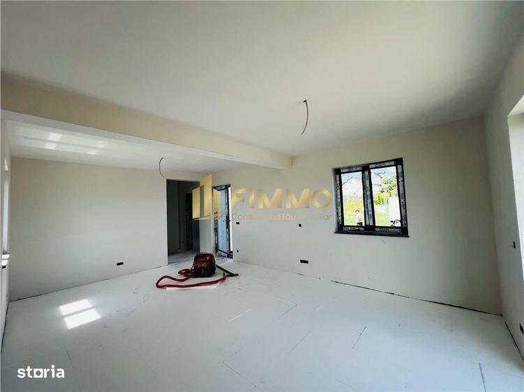 Casă cu 4 camere cu Teren 500 Mp în Moara