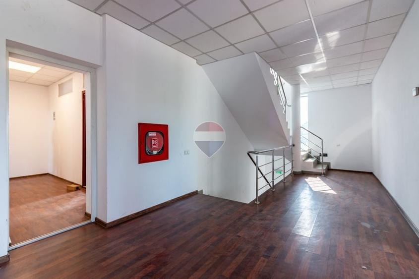 Spațiu industrial, de 1,550 mp, în Glina