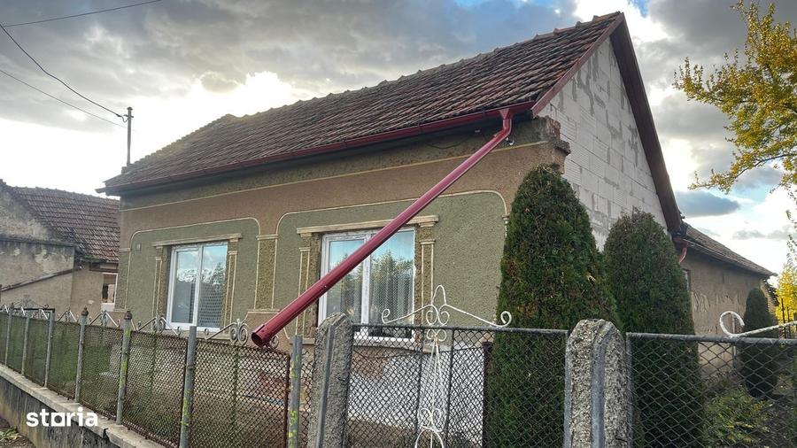 Casă cu 3 camere în Berveni